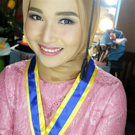 Jasa Makeup Graduation Wisuda Surabaya Kesehatan Kecantikan Rias Wajah Di Carousell