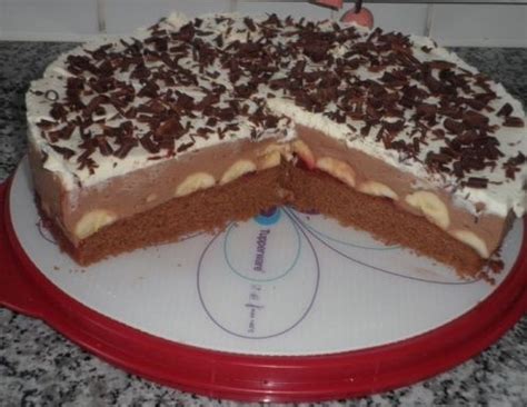 Annik wecker lässt ihre fantasie spielen, probiert gerne neues aus. Bananentorte | Rezept | Bananentorte, Kuchen und torten ...