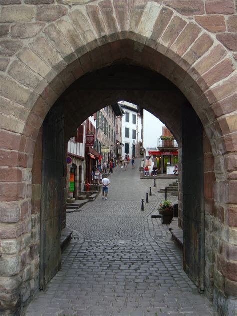 Starting from st jean pied de port extends your pilgrimage by a day. La Vie Français: Saint-Jean-Pied-de-Port