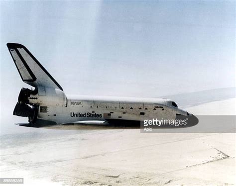Us Space Shuttle Columbia Landing Photos And Premium High Res Pictures