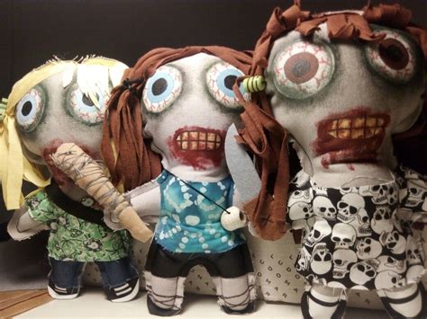 Hay que seguir esmerándose en la transmisión de lo que está bien y lo que no está bien, porque hay gente que está con el proyecto de no cuidarse, que es volver. Pin de MORONDANGA P.M. en MORONDANGA ZOMBIES DOLLS