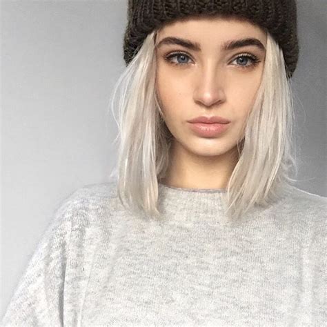 Fairy grunge short hair mushroom girl. 𝓅𝓇𝒾𝓈𝒾𝓁𝒶𝓉𝒽𝑒𝓈𝓁𝑜𝓉𝒽 | Alternative hair, Grunge hair, White ...