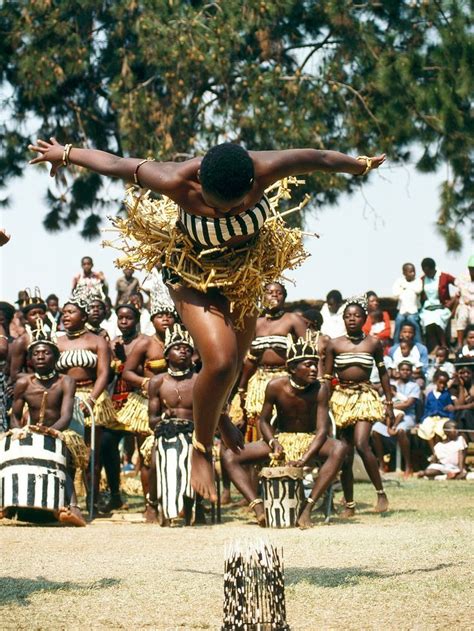 Africa Ndebele Dancers Midlands Zimbabwe ©paolo Del Papa The