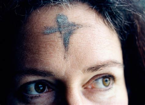 Why Do People Wear Ashes On Their Forehead For Ash Wednesday The Us