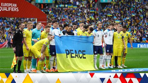 ukraine war live updates england and ukraine footballers call for peace at wembley eu