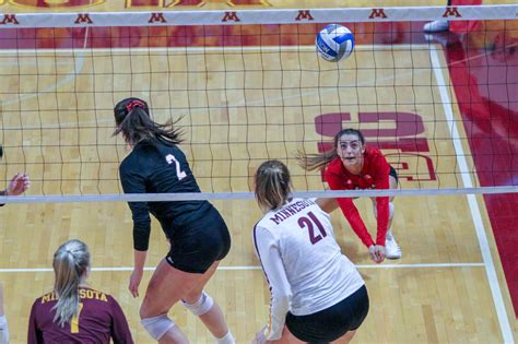 Volleyball Huskers On To Round Three
