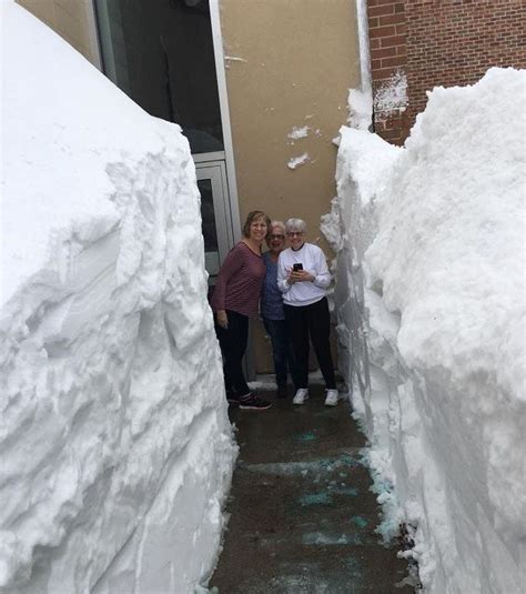 Photo Of 10 Foot Snow Drift At Upper Peninsula Ymca Goes Viral