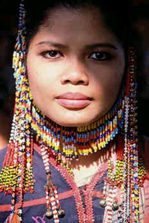 Filipina We Are The World People Around The World Philippines Culture