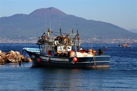 Pesca En Italia En El Amanecer Imagen De Archivo Imagen De Tarde