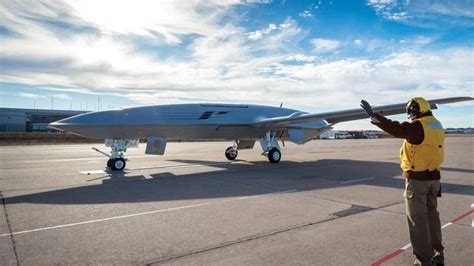 The sharp aquos r6 will also capture professional quality images. Rekaan Dron Mengisi Minyak Di Udara Boeing MQ-25 Stingray ...