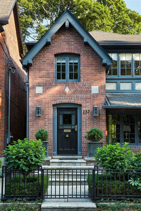 Stunning Paint Colors That Will Make Your Brick Exterior Beautiful