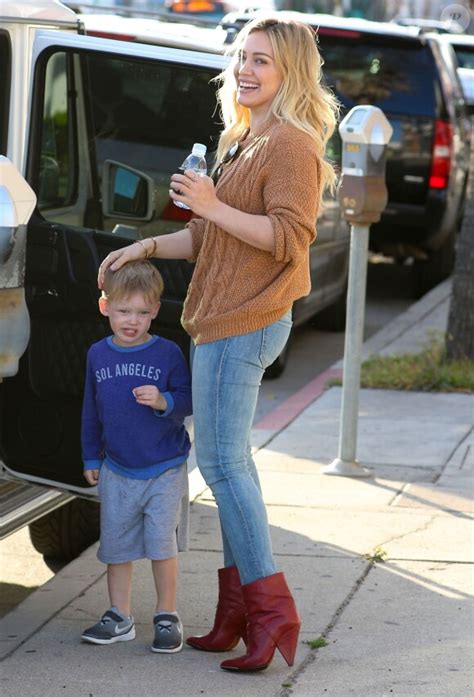 Vidéo Hilary Duff Se Promène Avec Son Fils Luca à Sherman Oaks Le 4