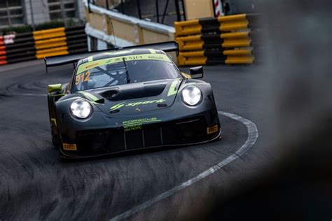 Two Porsche 911 Gt3 R Qualify In The Top Group In The Fia Gt In Macau
