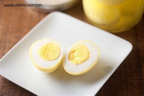 This Quick And Easy Pickled Eggs Recipe Only Has Two Ingredients You