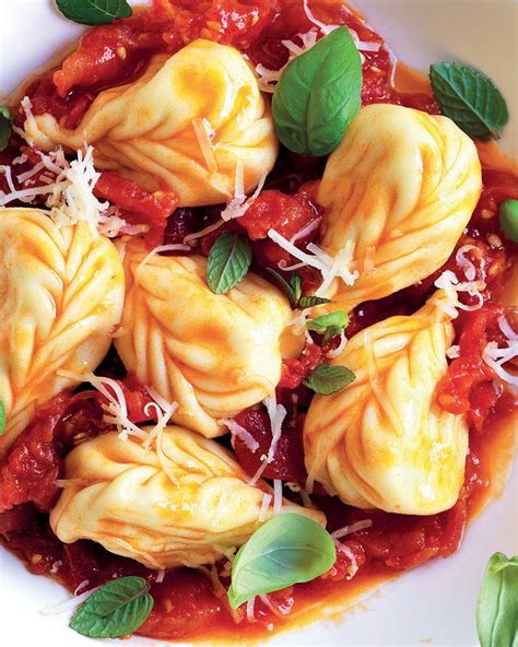 Come prepara i culurgiones sardi, segui i vari step lo speciale video per imparare a chiderli facilmente. Culurgiones sardi | Ricetta | Ricette, Pasta vegetariana ...