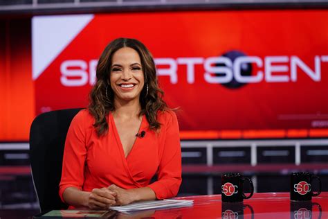 Espn Re Signs Sportscenter Anchor Elle Duncan To New Multi Year Deal