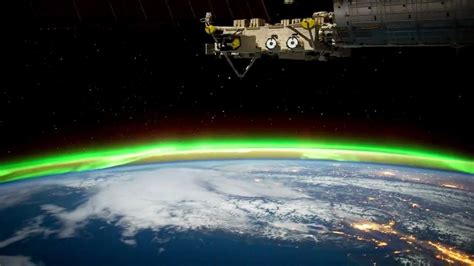 200 Miles Above Earth Time Lapse View From The Iss At Night Earth
