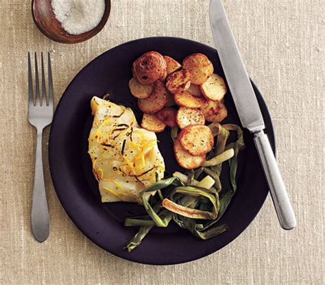 For many microwave oven owners, the most adventurous cooking from scratch they'll ever do is microwave egg poaching. 25 Fast and Tasty Dinner Recipes