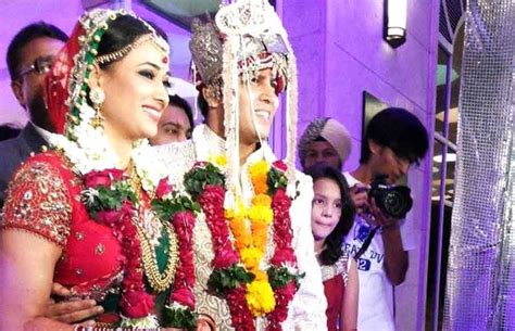 The very first visuals of abhinav kohli's arrest as wife shweta tiwari has filed a police complaint against him for domestic voilence and for beating her. Sangeet and Wedding Pics-Shweta Tiwari and Abhinav Kohli