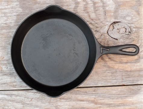 And the positive thing is cast iron gate parts are easy available. Antique No. 7 Cast Iron Skillet Gate Mark Full Rib Handle ...