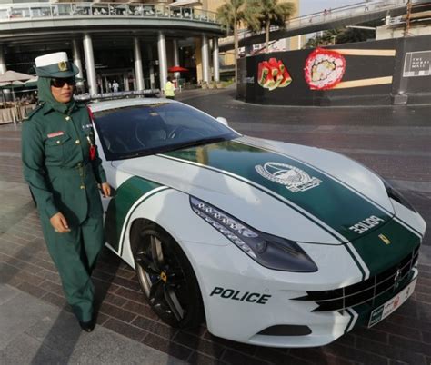 Kereta Polis Dubai Yang Mewah 7 Gambar