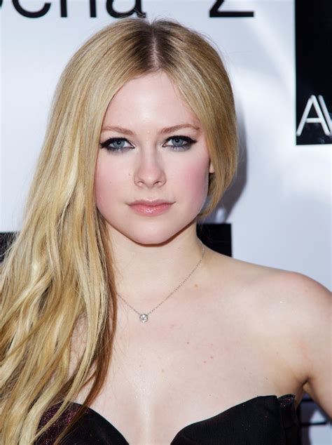 Born september 27, 1984) is a canadian singer, songwriter and actress. Informática: Avril Lavigne