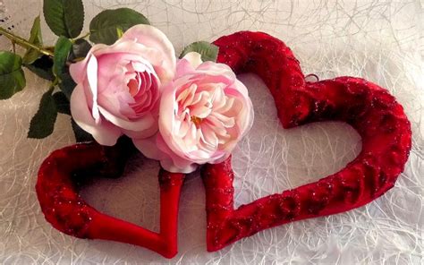 Trandafiri Si Inimioare De Ziua Indragostitilor Poze Imagini Desktop