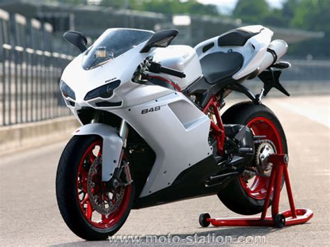 The ducati superbike 848 evo model is a sport bike manufactured by ducati. Ducati 848 EVO : La Superbike pour (presque) tous - Moto ...
