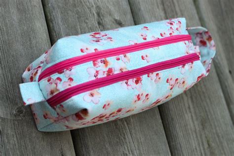 Two zipper box pouch | Double zipper pouch tutorial, Zipper pouch tutorial, Double zipper pouch