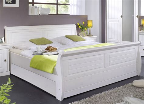 Helles oder weiß gestrichenes holz begeistert mit natürlicher, freundlicher ausstrahlung. Massiv Holzbett 180x200 Bett Doppelbett Kiefer massiv Holz ...