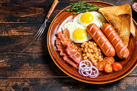 Desayuno Tradicional Inglés Completo Con Huevos Fritos Salchichas