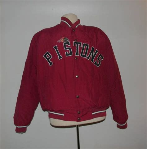Zeigen sie ihren geist mit einem offiziell lizenzierten detroit pistons pullover, einer fleecejacke, einer lederjacke und vielem mehr aus dem. Vintage Detroit Pistons Jacket Size Large | Jackets ...