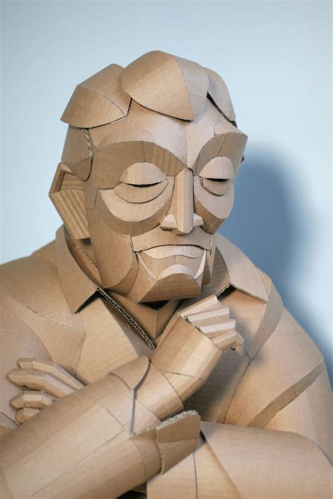 Pin de Kelvin Gonzalez en SCULPTURES UNUSUAL Escultura de cartón
