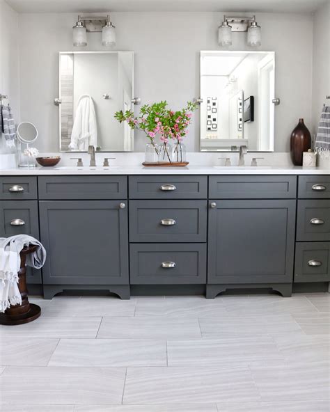 20 Grey And White Bathrooms Decoomo