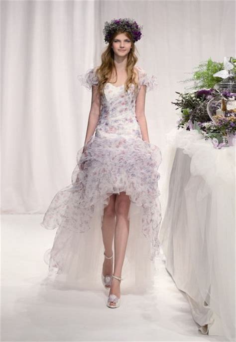 Votre robe de mariée mesdemoiselles doit refléter votre personnalité et vos gout le plus de possible. Robe de mariée courte devant et longue derrière | Blog ...