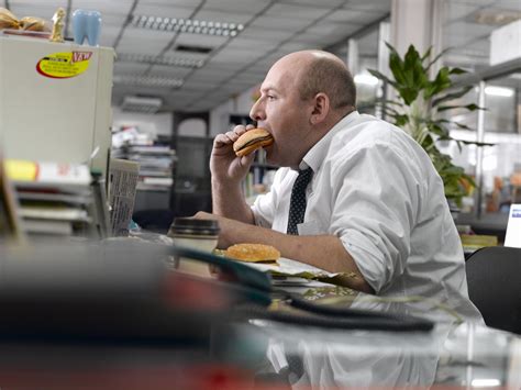 Why Not To Eat Lunch At Your Desk Its A Really Disgusting Reason