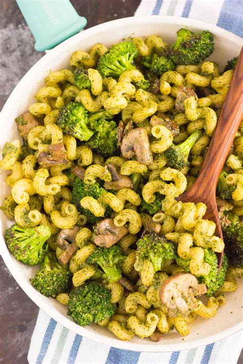 Place the pasta mixture in a leveled baking pan and add the remaining béchamel along with cubes mozzarella pieces, extra pecorino and breadcrumbs. Basil Pesto Pasta with Broccoli and Mushrooms - Pumpkin 'N ...