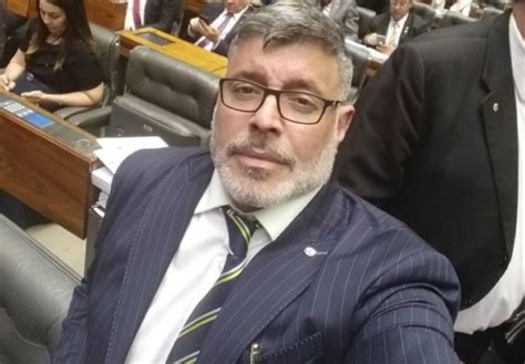 A former member of the social liberal party (psl), frota was elected federal deputy by the state of são paulo in the 2018 general elections. Alexandre Frota quer botar fogo do circo