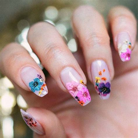 Super Pretty Flower Nail Designs To Copy In Floral Nail