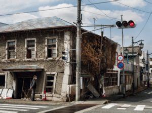 「日本の歩むべき道」とのタイトルで特別講演した小泉氏は、１０年前の福島原発事故を振り返った。 東京も入る。 住民約５０００万人が避難しなくちゃいけない。 避難しろって言ってもできない。 自分なりに勉強していくと、日本の原発は安全、コスト安い、ｃｏ２を出さないクリーンエネルギー。 【 福島県大熊町、そこはゴーストタウンですらない、死その ...