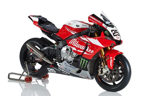 This bike has evolved with time and that's the reason why even after almost 15 years, it's the first choice of many speed enthusiasts worldwide. First look: New R1 race bike breaks cover