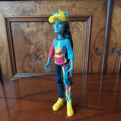 Monster High Freaky Fusion Neighthan Rot Fashion Doll Etsy