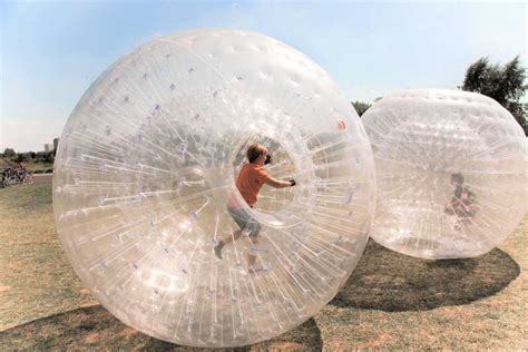 bleistift smash zurückziehen human inflatable bumper bubble ball gefühl kondensieren regan