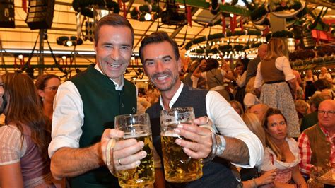 Florian silbereisen gibt sein debüt auf dem traumschiff. Florian Silbereisen: So war seine erste Wiesn als Single ...
