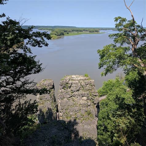 Eastern iowa's bellevue state park is rich in archaeological, historical and natural beauty. Great River Road Illinois -Insider's Guide - The Great ...
