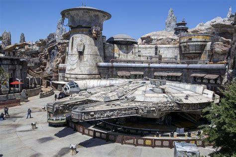 Disneylands Star Wars Themed Attraction Gets Hyped At Ipw 2019
