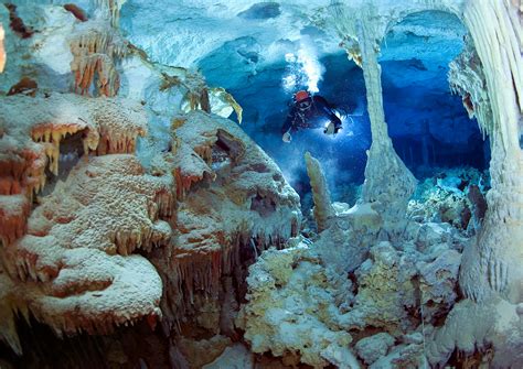 Team dives into deepest-known underwater cave in United States ← ...