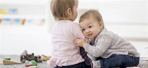Cuando El Bebé No Se Relaciona Con Otros En La Escuela Infantil