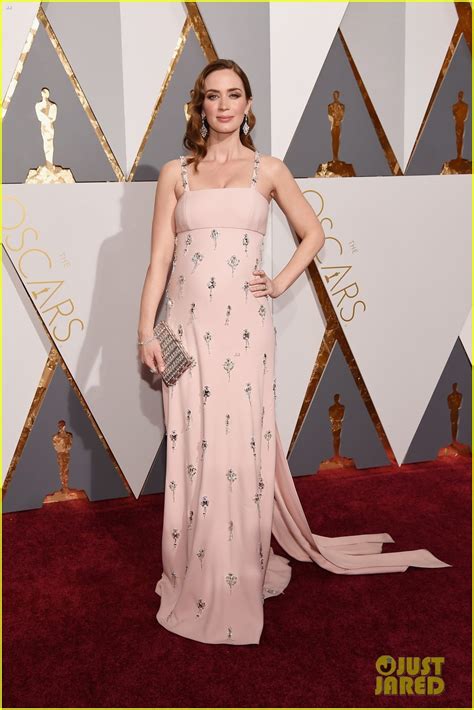 Emily Blunt Shows Off Tiny Baby Bump At Oscars Photo