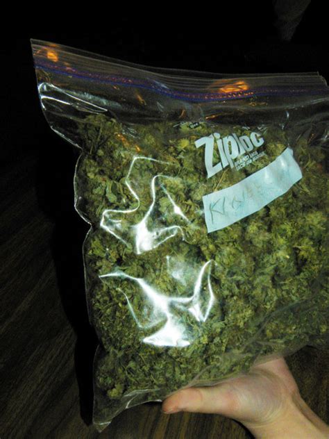 Cannabis activist group dc marijuana justice plans to offer weed gift bags to those who get vaccinated in the nation's capitol, the organization announced this month. 10 Bag Of Weed PSD Images - Loud Weed, Quarter Ounce Bag ...